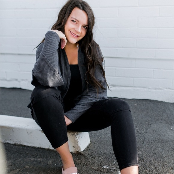 Grey cardigan with ruffle detailing on sleeves - Picture 2 of 7